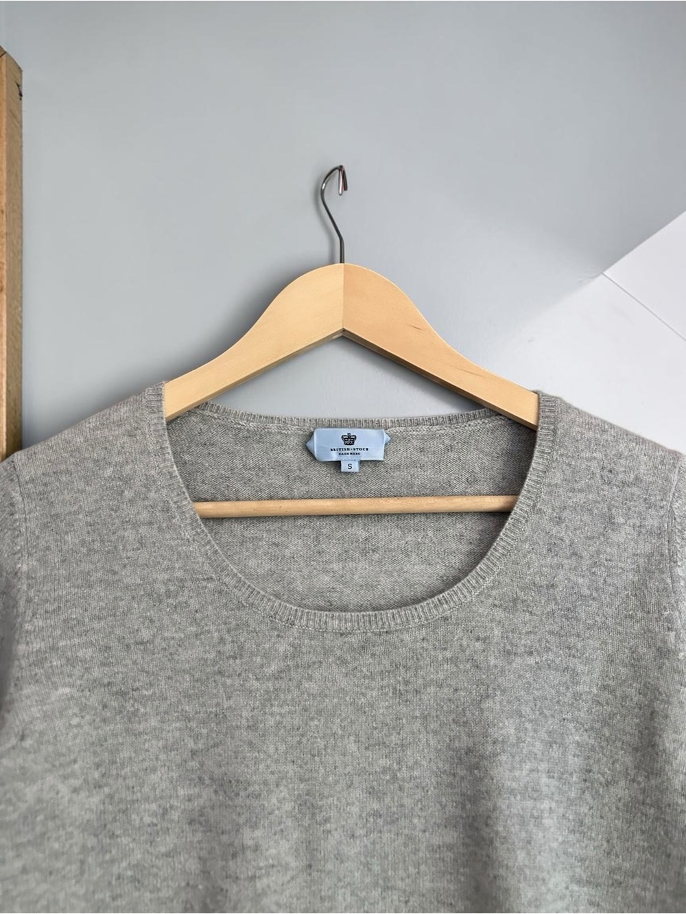 British Stock Cashmere Sweater Gray Crew Neck Lightweight Knit Sz Small - Picture 6 of 7